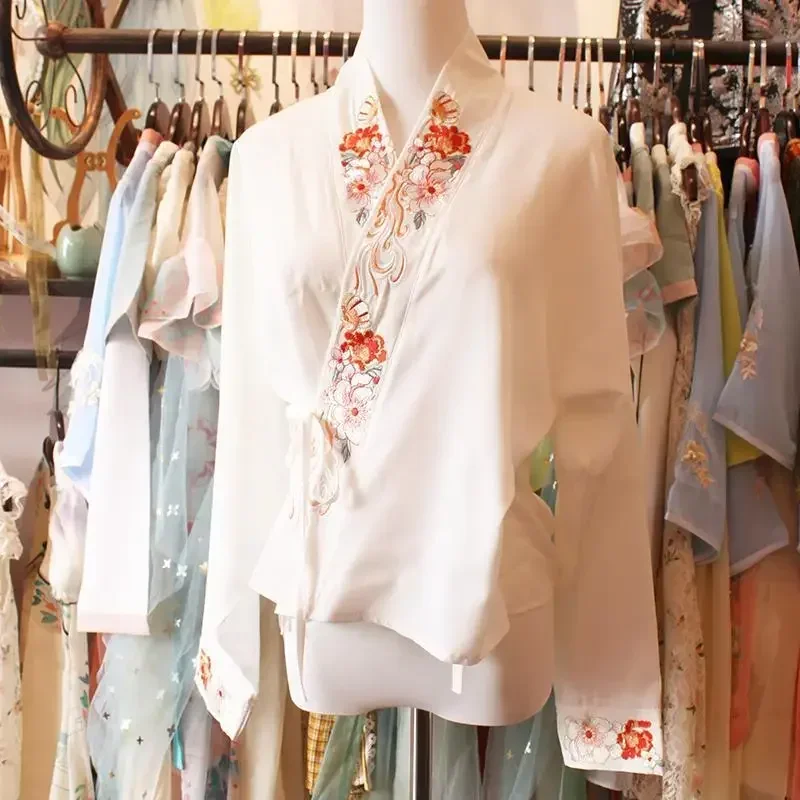 

Spring Vintage Horse Face Skirt Top Women Chinese Traditional White Floral Embroidered Long Sleeved Hanfu 2025 Hot Sale