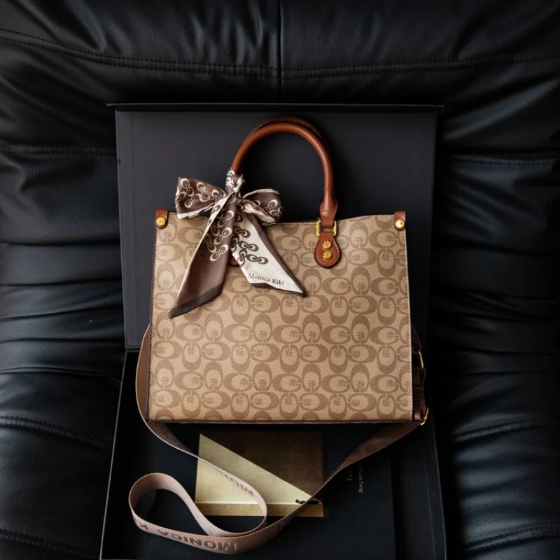 حقائب يد نسائية مصنوعة من الجلد المطبوع على المحيط، مظهر يومي أنيق عتيق مشهور من باريس ​