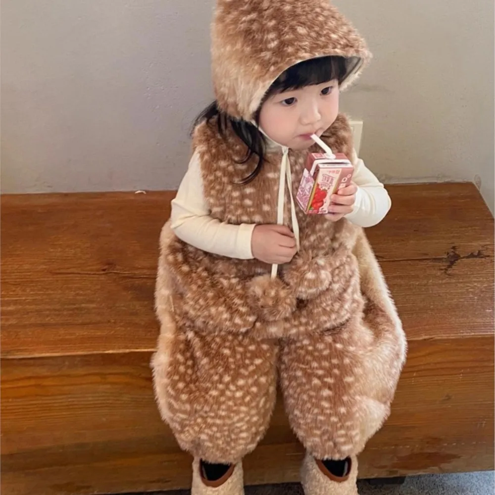 

Детский зимний комплект одежды для девочек 2026: комбинезон с принтом в горошек, теплые брюки из искусственного меха + шапка, модный