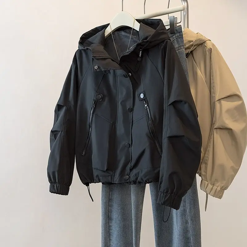 Women's Fashion Lightweight Hooded Windbreaker, Waterproof-Look Casual Coat with Multiple Pockets
