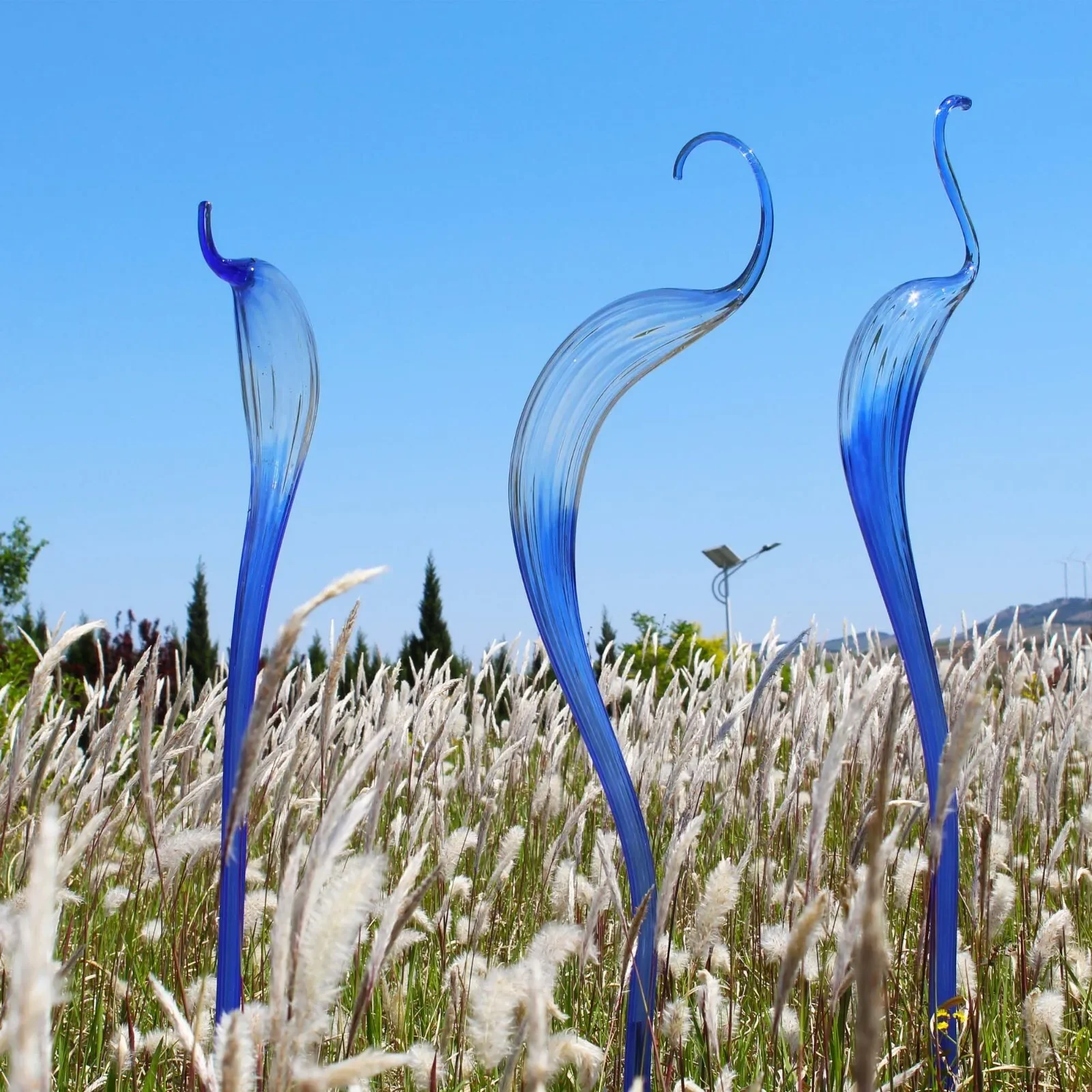 

Handmade Blown Glass Art Squiggles Sculpture for Natural Garden Decoration Blue Shade Swan Head Sculpture for Outdoor