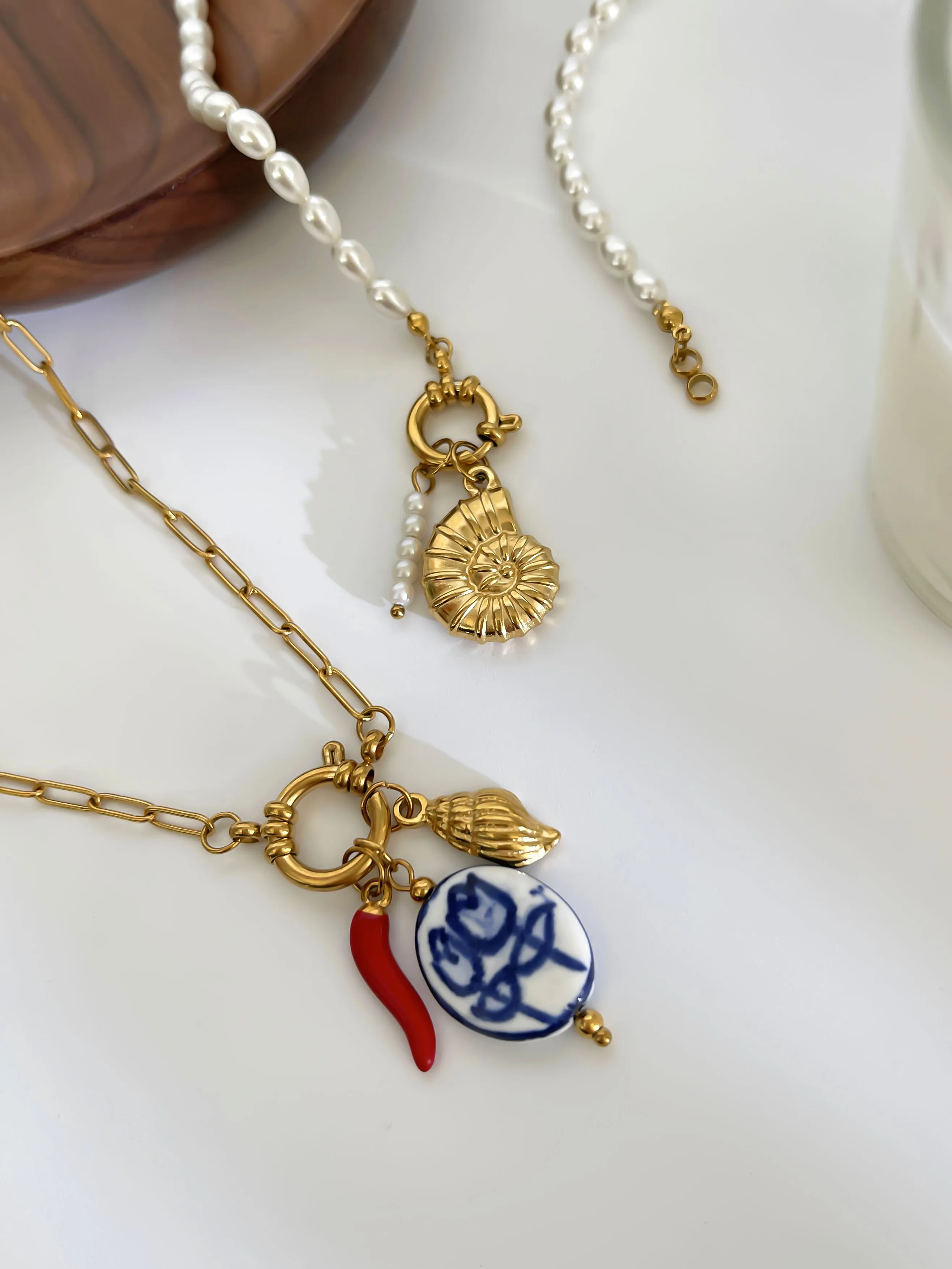 Peri'sbox البوهيمي الأحمر المينا الفلفل الحار السيراميك تقليد اللؤلؤ محارة المرأة قلادة قلادة الفولاذ المقاوم للصدأ مجوهرات ساحرة ﻿