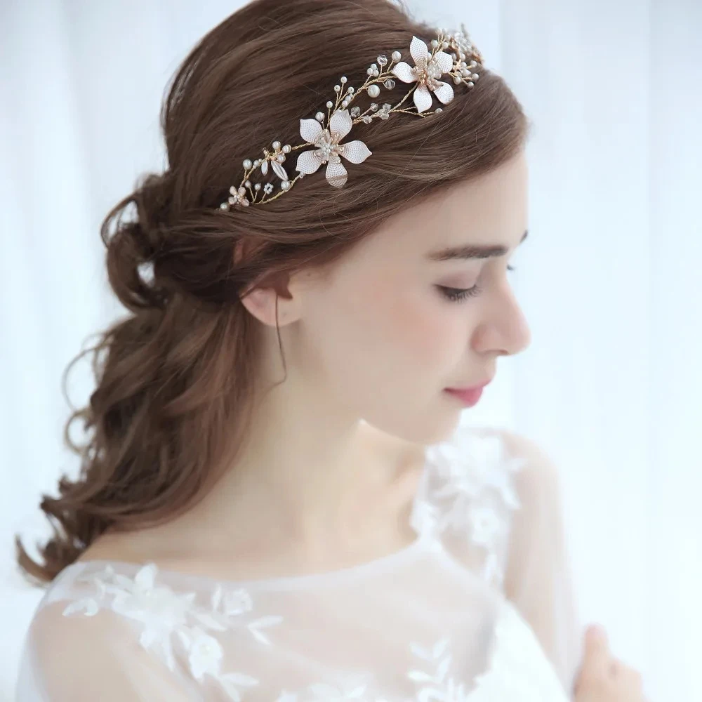 Nowy kwiat kryształowa biżuteria do włosów perła Rhinestone złote opaski na głowę ręcznie robiona Tiara opaska do włosów dla panny młodej ślubne damskie akcesoria do włosów