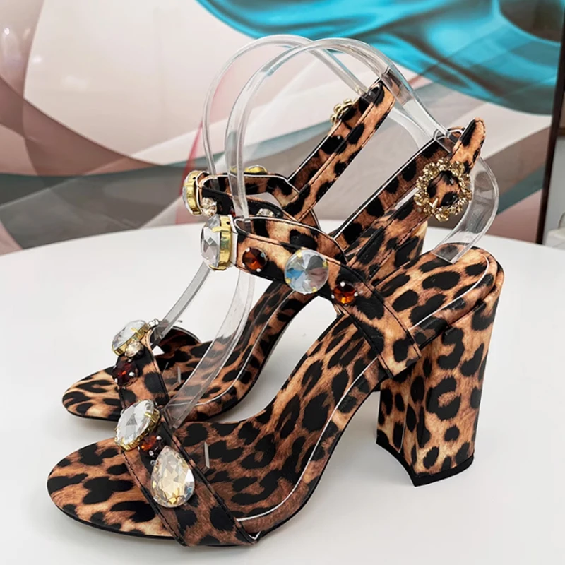 Женские босоножки на блочном каблуке с леопардовым принтом и пряжкой, лето 2023, женская обувь на высоком каблуке с открытым носком и кристаллами бриллиантов, 6 см, 10 см