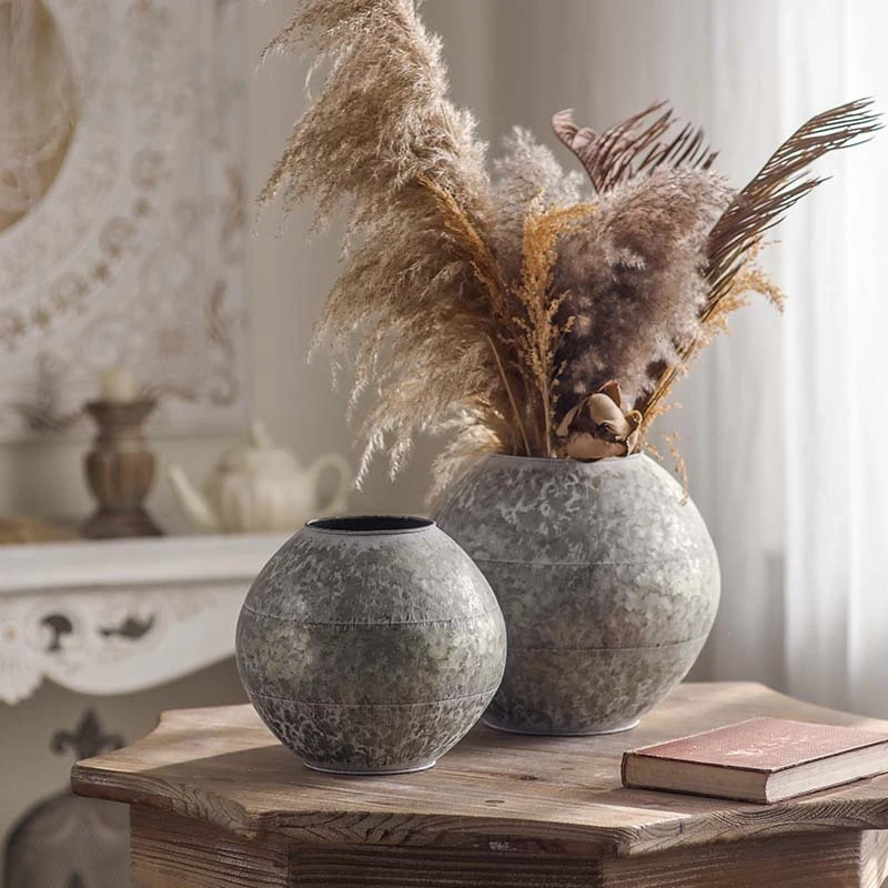 

Vintage Iron Vase European Retro Flower Pot Home Decor Antique Metal Ornament American Style Rustic Tabletop Decoration Props