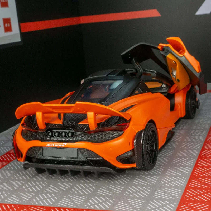 Les portes de modèle de voiture en alliage CCA 1:24 Mclaren 765LT peuvent ouvrir des fonctions sonores et d'éclairage adaptées à la collection