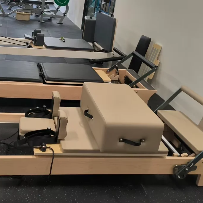 High Quality Custom Maple Wood Pilates Reformer Studio Portable Home Commercial Core Bed Machine Maple Reformer Pilates
