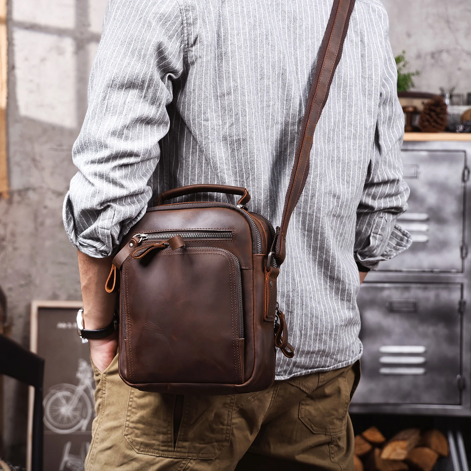 Vintage Herren-Umhängetasche aus Vollnarbenleder | Handgefertigter Messenger aus Used-Leder – Detail 6
