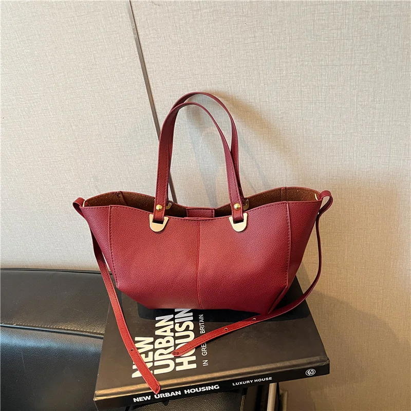 

Simple texture large capacity bag 2026 summer fashionable trend new shoulder cross-body bag for ladies tote handbag.