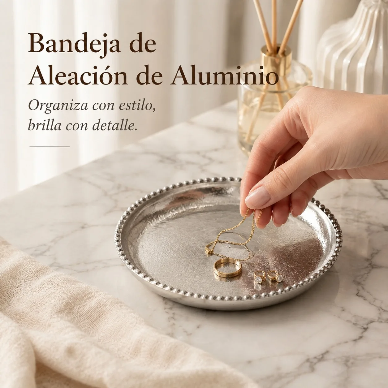 Plateau décoratif rond en alliage d'aluminium avec bord perlé 20,5x2,5 cm, élégant organisateur de table pour bijoux, clés, parfums et bougies, argenté