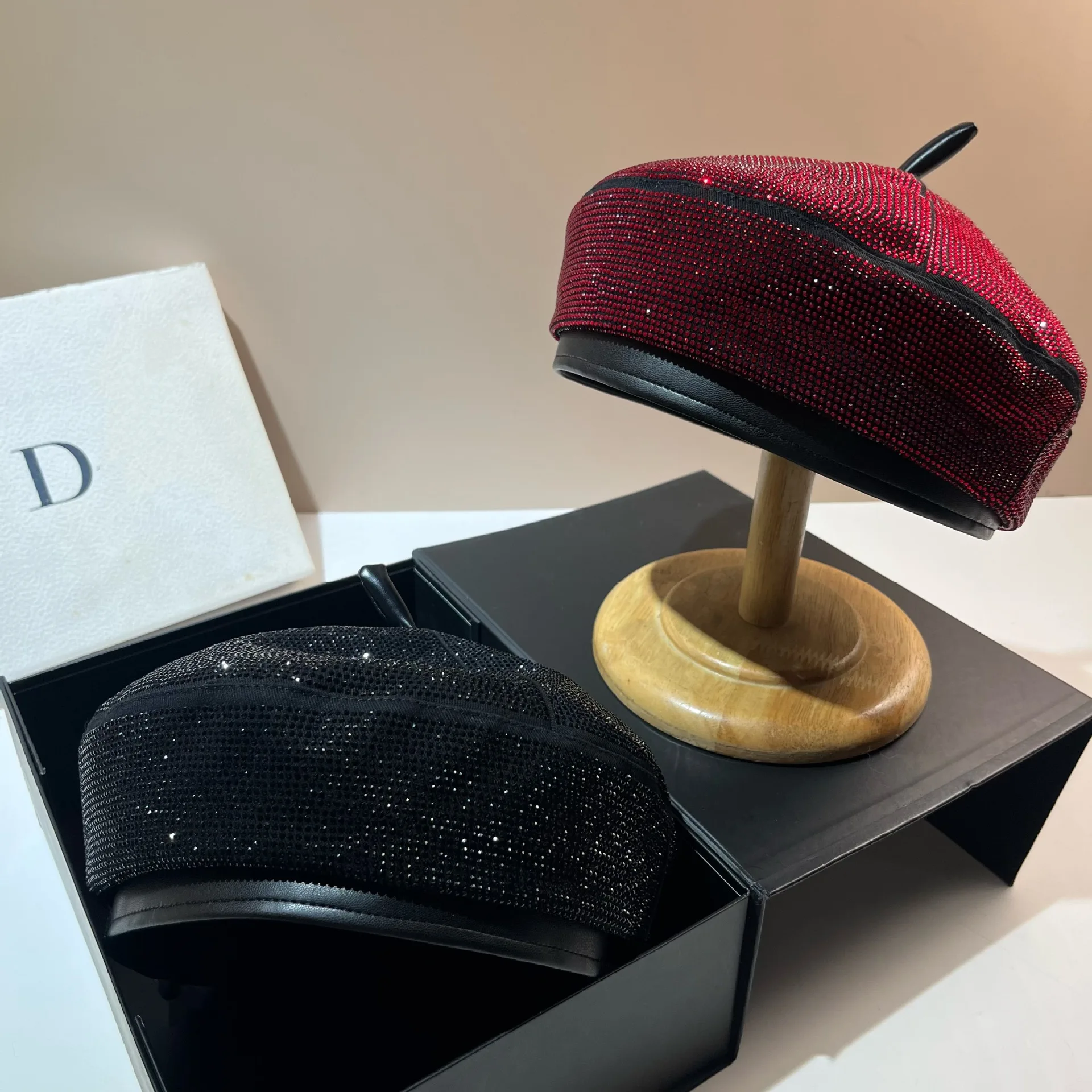 

Full Body Diamonds Luxury Beret for Women All-Match Caps Female Berets Flat Top Octagonal Cap Versatile Girl‘s Painter Hat