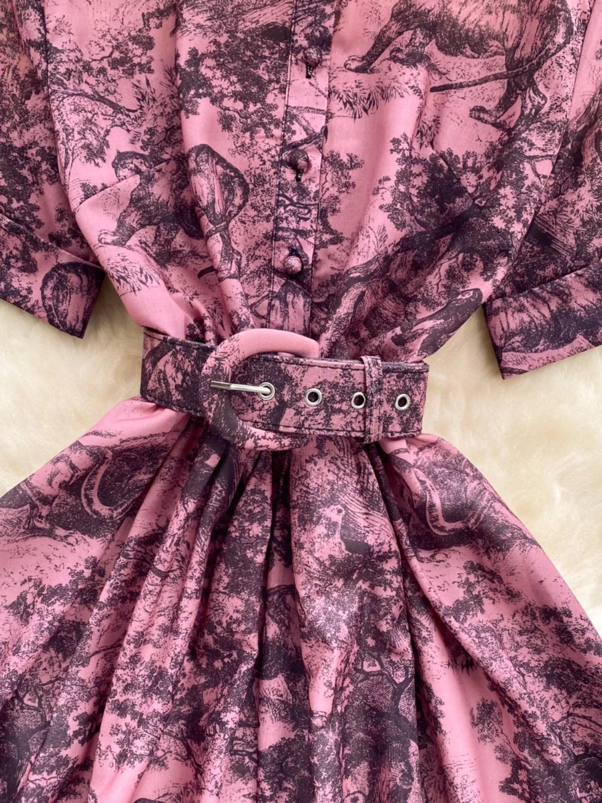 เดรสลายดอกไม้สไตล์เรโทรสำหรับผู้หญิง ฤดูร้อน คอปก ช่วงเอวเข้ารูป ดีไซน์โรแมนติก กระโปรงยาวทรงเอ