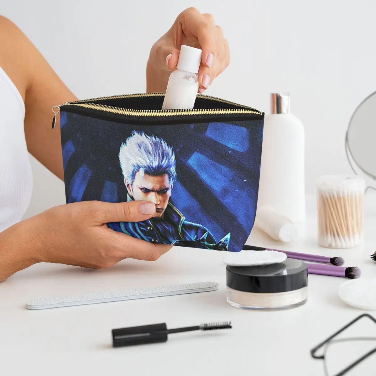 

Vergil From The Devil May Cry Seri женские косметички дорожный органайзер для макияжа сумка для хранения туалетных принадлежностей Dopp Kit Case