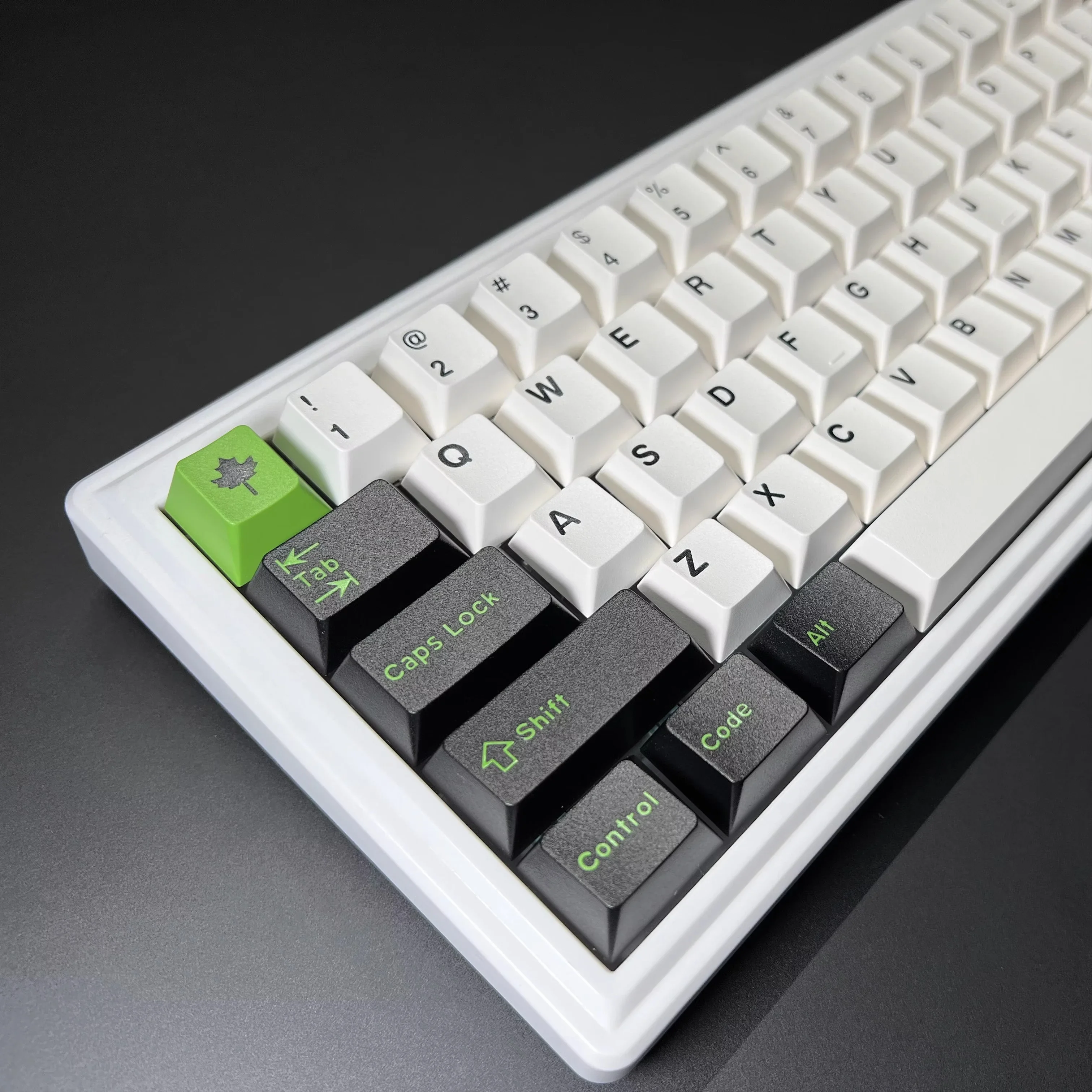 

GMK panda original factory height ABS two-color full set of mechanical keyboard customization 172 keys