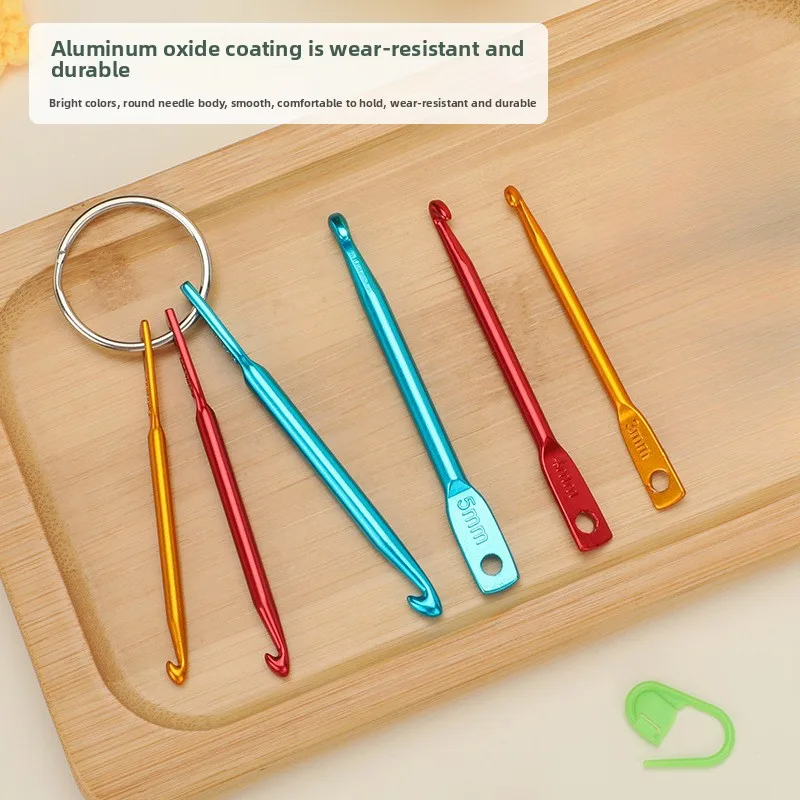 Colorful Aluminum Alloy Keychain + 3-Piece Crochet Hook Set, Single-Head Knitting Hook, Short Sweater Needle Combination, Compact and Portable, Gift for Mother, Grandmother