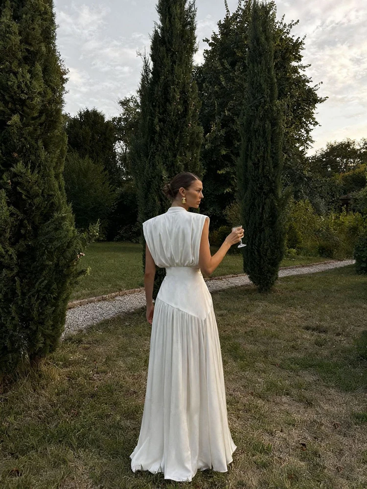 Elegantes, aushöhlendes, ärmelloses, plissiertes Abendkleid, trendiges, reines, gespleißtes Kleid, Temperament, V-Ausschnitt, hohe Taille, Satin, langes Kleid