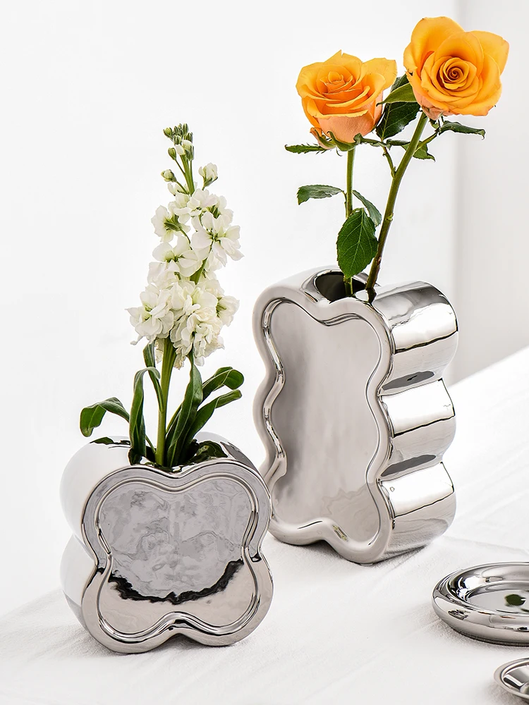 Nordic Home Office Desktop Decoration Silver Plated Vase Dried Flower Vase Ceramic Flower Vase Modern Mini Vase Luxury vazen