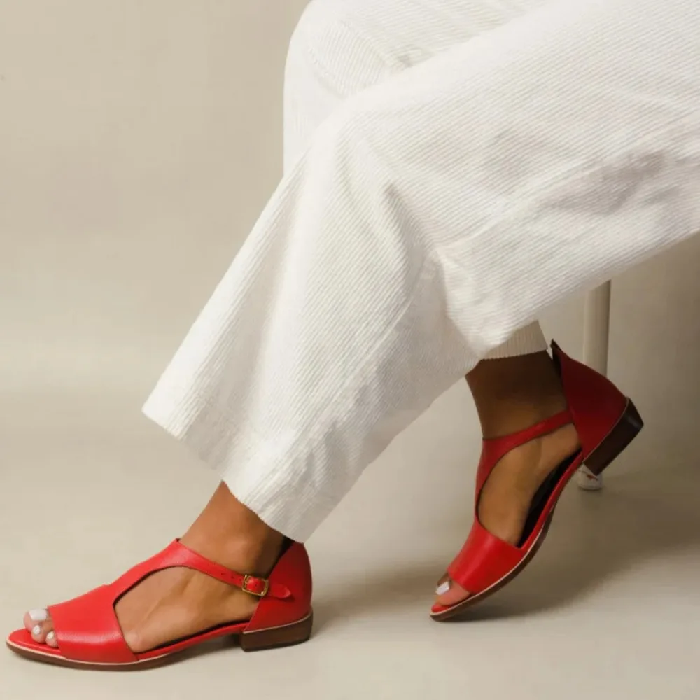 Sandalias de verano casuales de tacón cerrado para mujer, anchas, con tacón bajo cuadrado, hebilla y correa al tobillo, cómodas y ligeras para caminar.