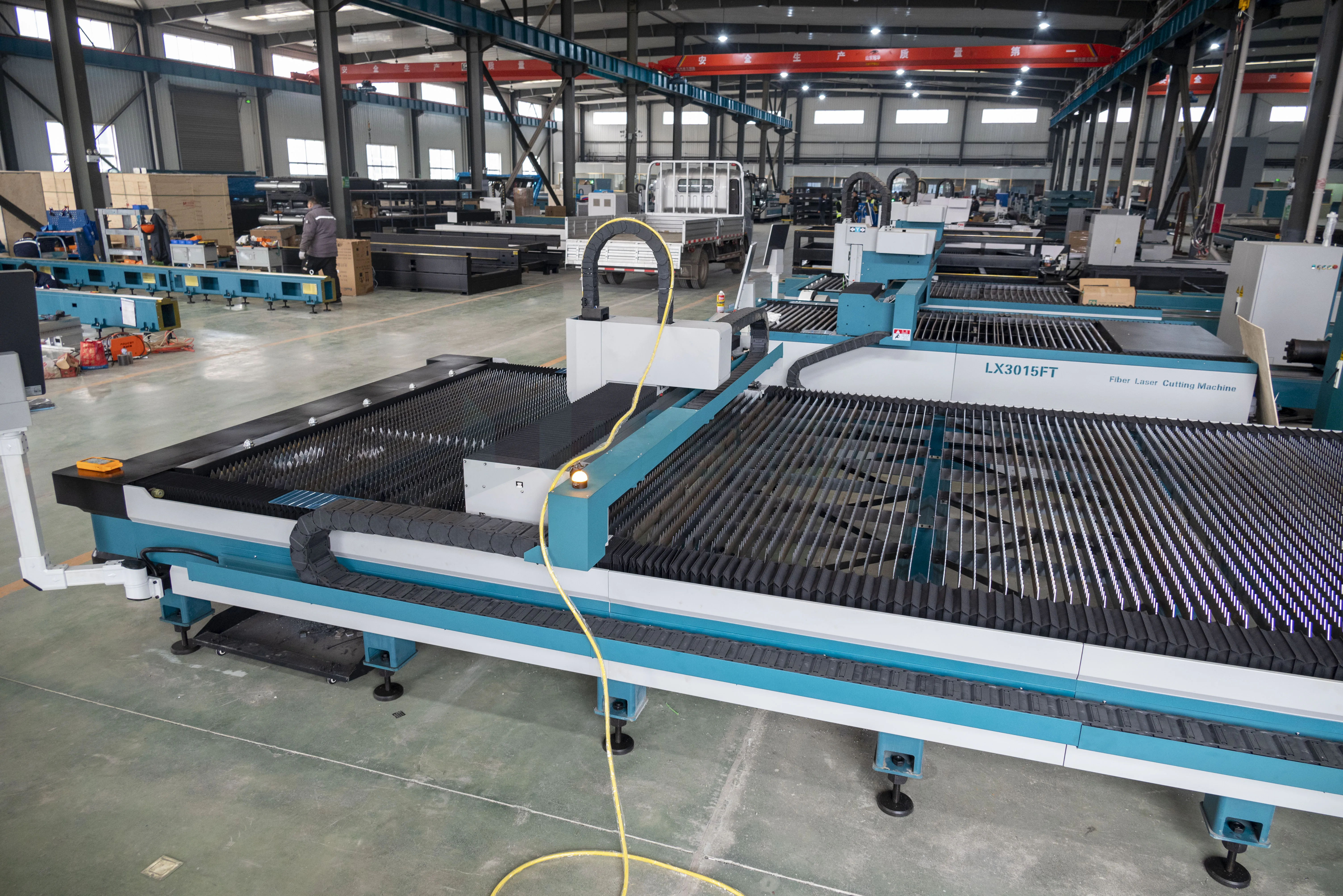 เครื่องตัดเลเซอร์3kW ตัดโลหะเหล็กขนาดใหญ่12 KW 6000W