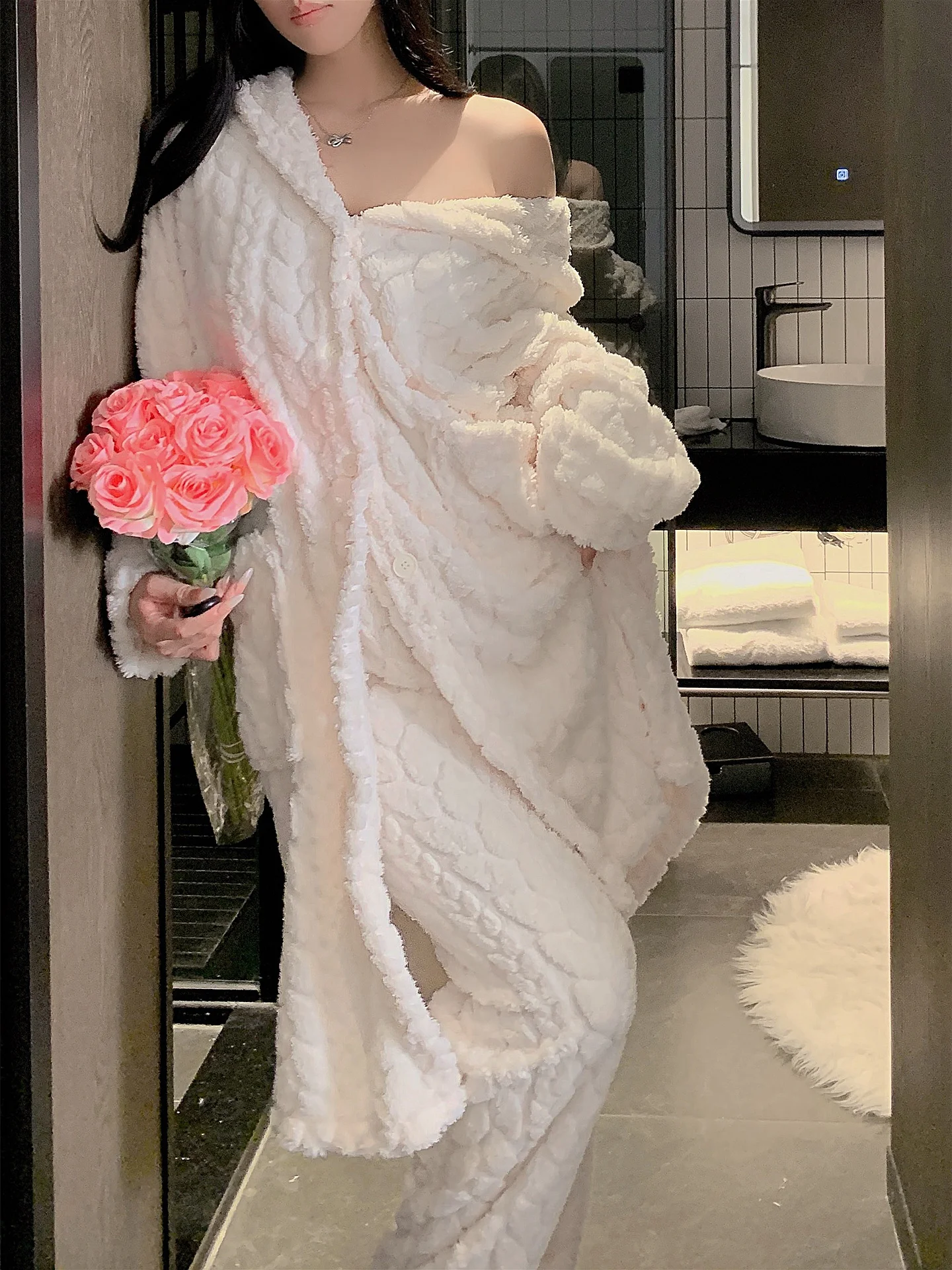 セクシーな純粋な欲望を表現するコーラルフリース長袖パジャマセット（パンツ付き）、女性用厚手暖かいフード付きパジャマ、ミドル丈ポリエステル