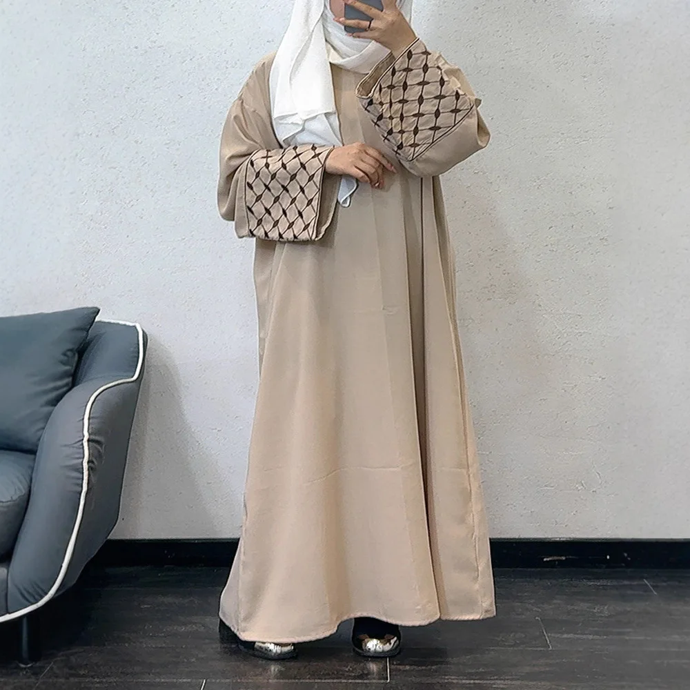 

Elegant Dubai Arabic Embroidered Abaya Dress Long Robe Fashion Outerwear for Women Muslim Clothing