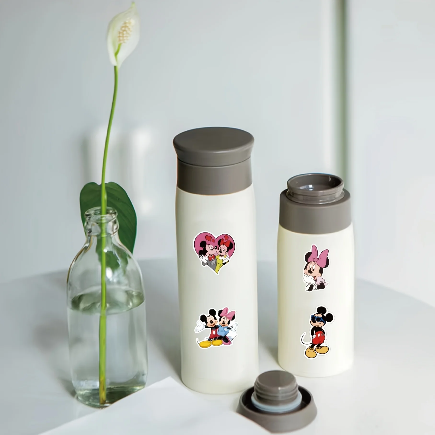 50 sztuk/zestaw Urocze naklejki graffiti z Myszki Miki Disneya, winylowe naklejki ścienne, romantyczne naklejki do dekoracji ścian sypialni