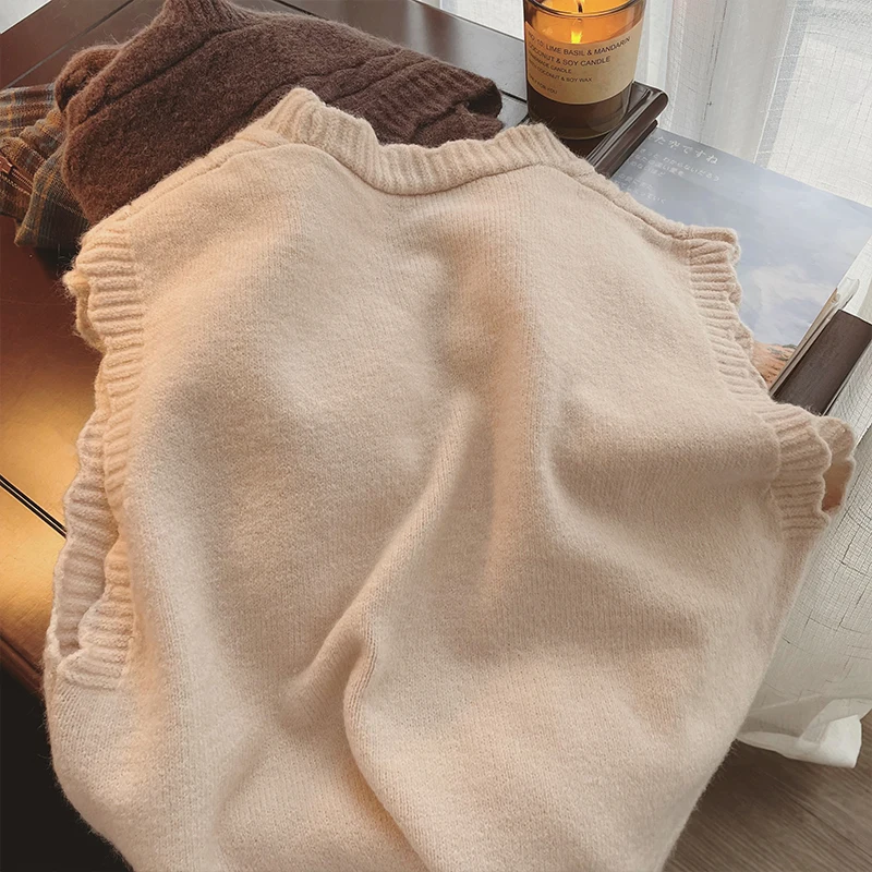 V-neck Sweater Vest Women Spring and Autumn  New Design Sense Loose Outer Wear Waistcoat Sleeveless Knit cardigan Top