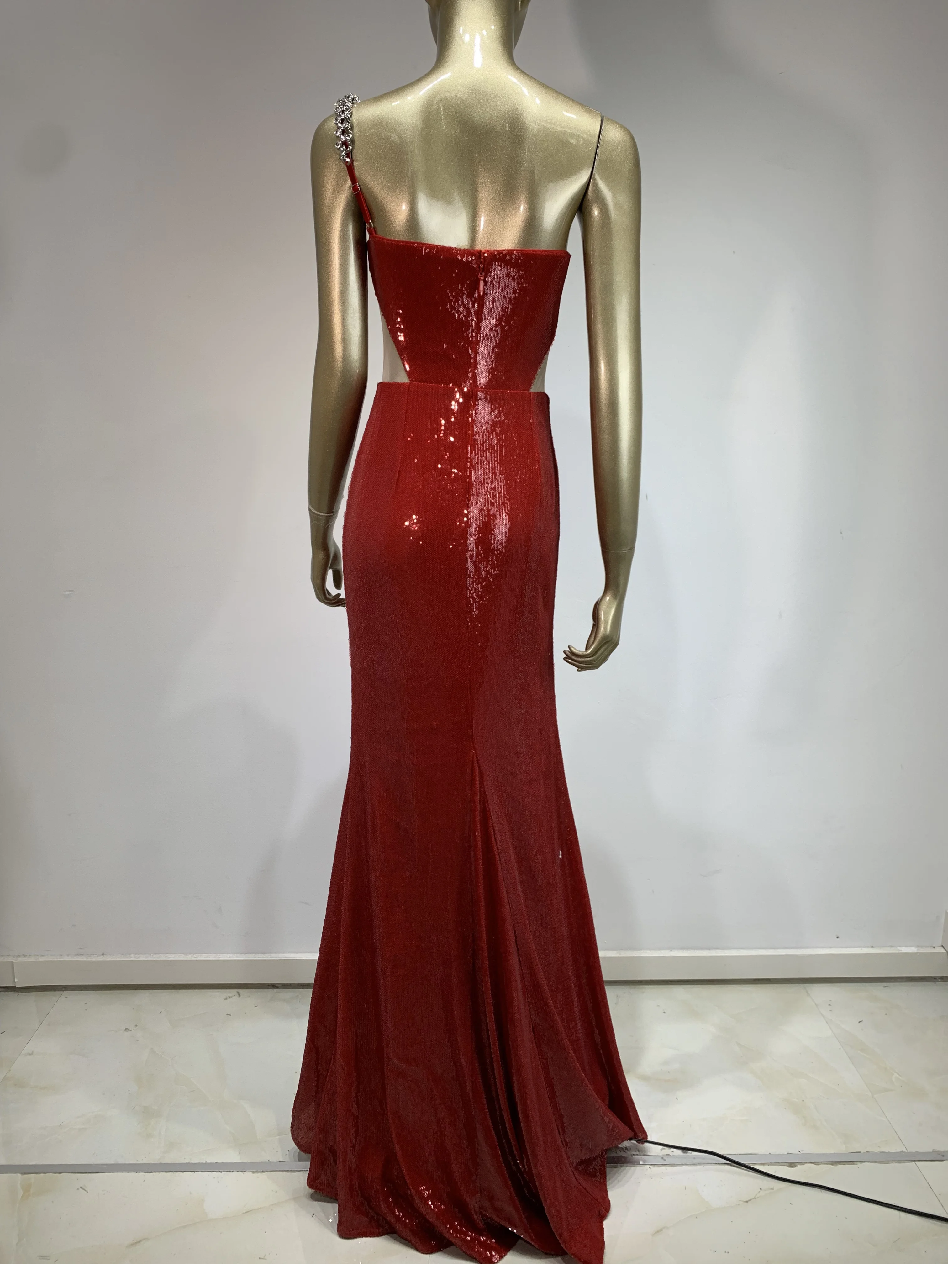 Luksusowa sukienka na imprezę dla kobiet Sexy Red One Shoulder Cut Out Open Leg Sequines Glitter Maxi Long Celebrity Evening Club Gowns