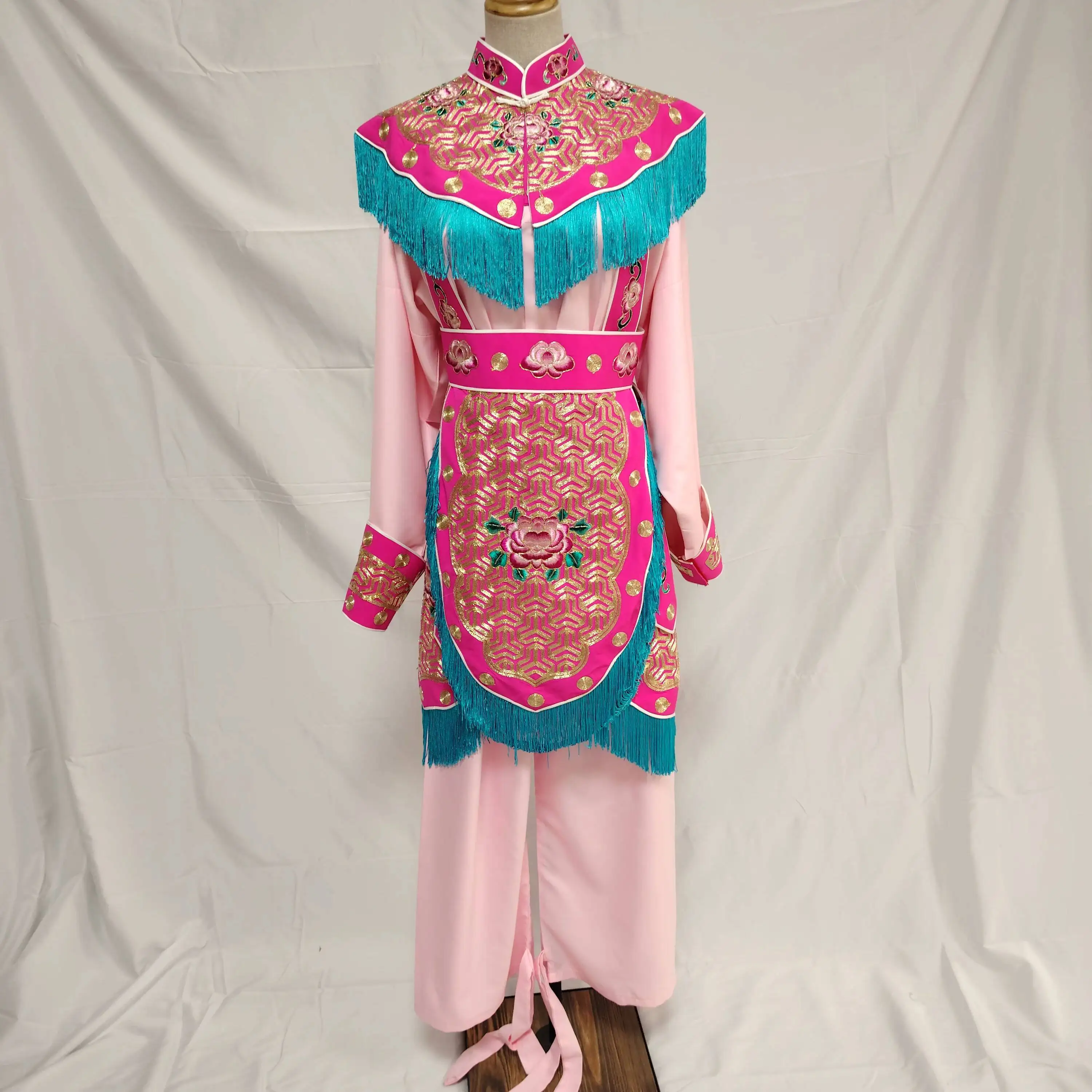 Pink Chinese Yue Opera Hua Tan Costume Classical Dance Gold Embroidery with Tassels Cosplay Performance Dress