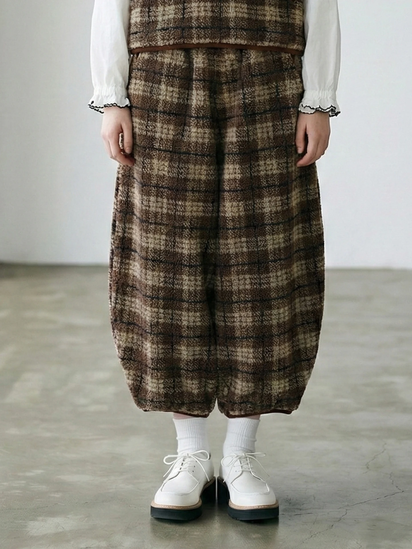 imakokoni 2025 Pantaloni scozzesi vintage da donna invernali Pantaloni carota in lana di agnello Pantaloni versatili letterari casual 255321