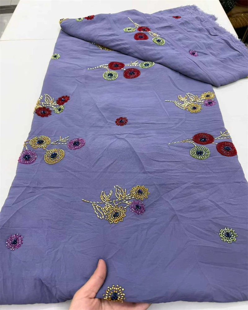 Tecido de costura de algodão de verão com pequenos pontos jacquard florais frescos e finos, fazendo roupas infantis