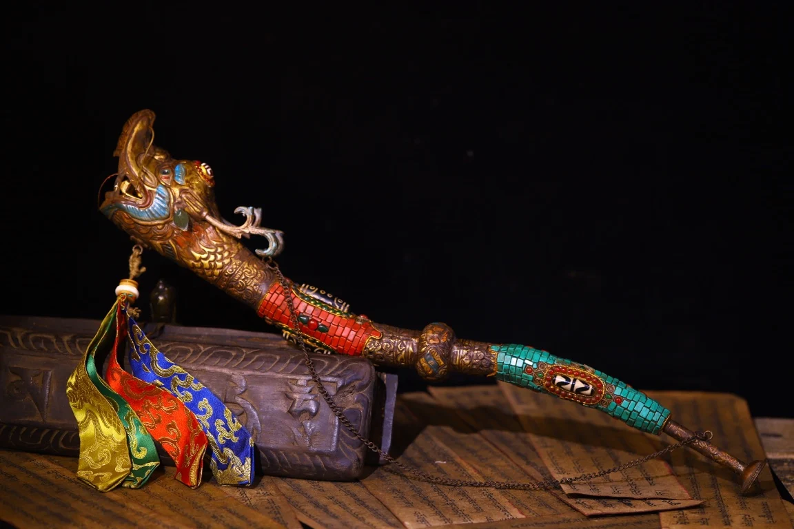 20 "المعابد النيبالية القديمة القديمة البرونزية رسمت فسيفساء جوهرة gZi الخرز الفيروز رأس التنين كانغلينغ بوذا القرن تاون هاوس