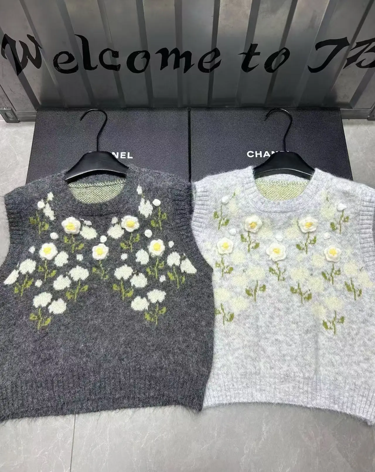 

Элегантный вязаный жилет, весенне-осенний новый женский модный свитер без рукавов с 3D цветочным дизайном и круглым вырезом C79