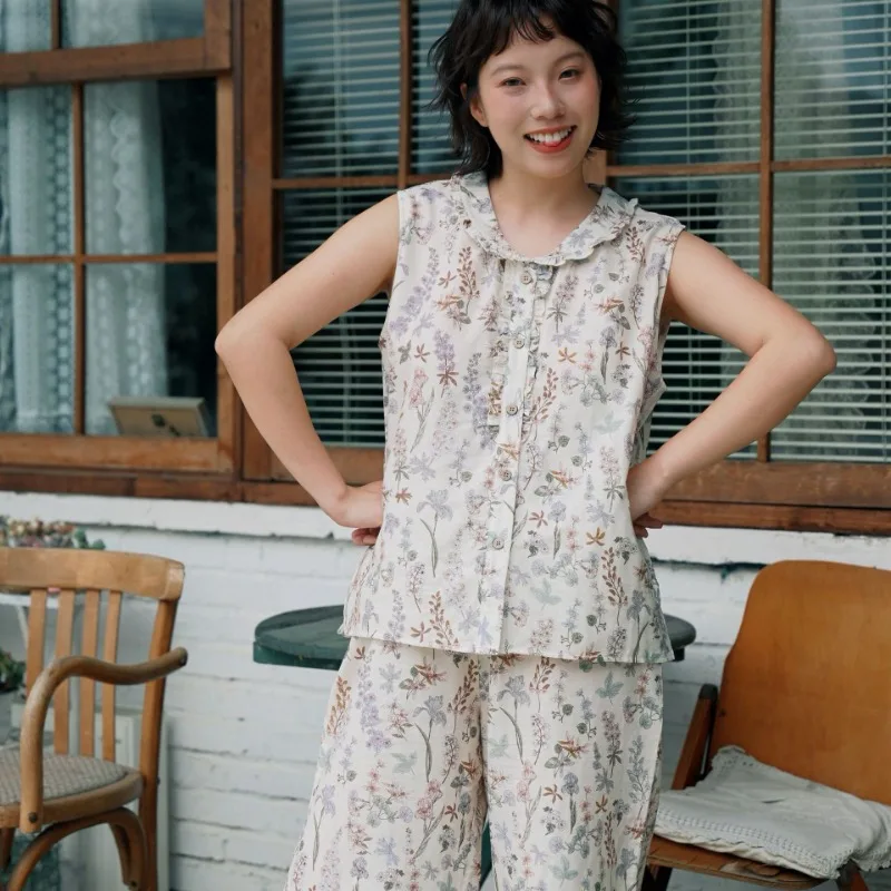 Women's Pure Cotton Gauze Sleeveless & Cropped Pants Set. Pastoral Retro Floral, Versatile for Home & Casual Outings.