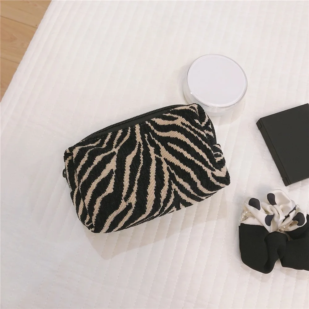 Japanese Harajuku Ladies Cosmetic Bags Portable Size Simple Design Coin Purses Multifunctional Canvas Makeup Bags Daily Use