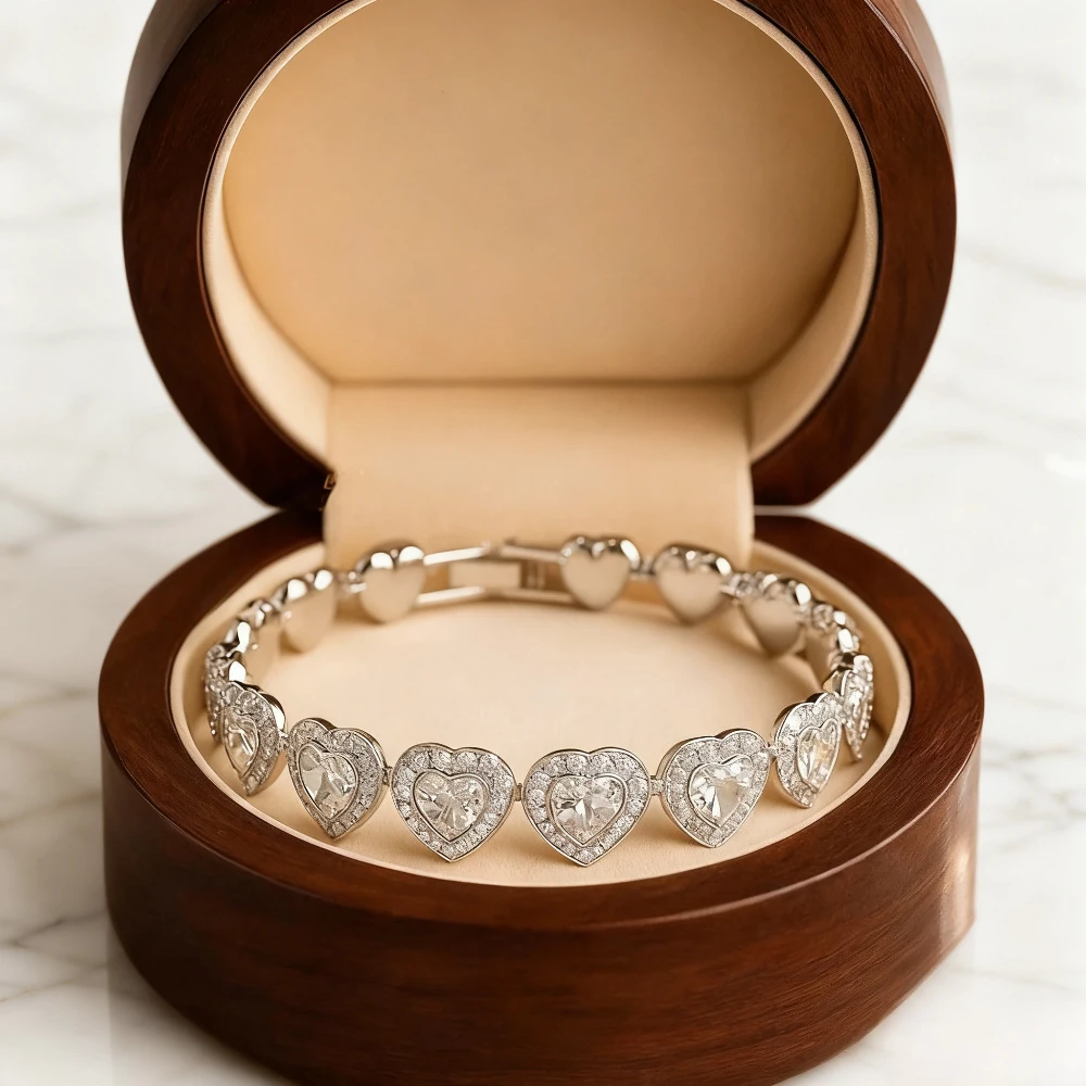 

2025 Новые элегантные аксессуары. Модный роскошный легкий браслет в форме сердца, идеально подходит для свадьбы и вечеринки, отличный подарок любовнику.