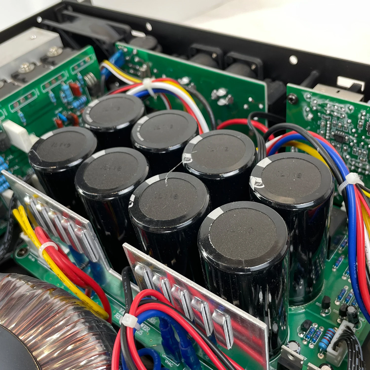 مضخم طاقة P7000SS احترافي عالي الجودة لأداء المسرح