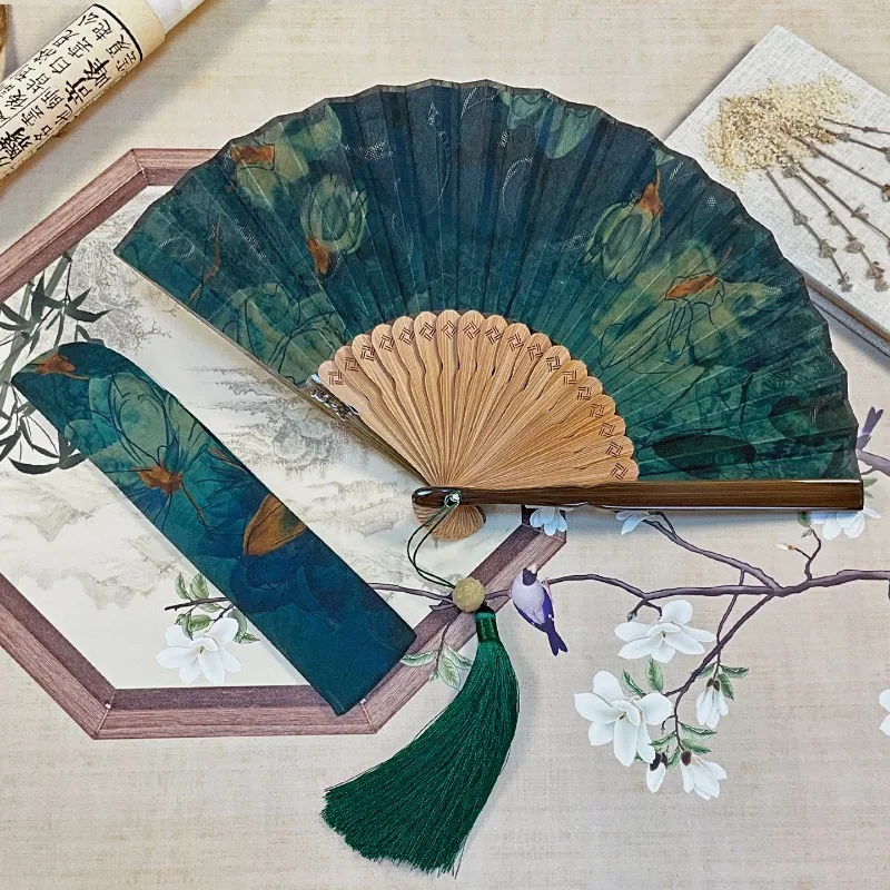 New Chinese silk fan intangible heritage red cloud yarn blue bell flower cheongsam fan merchandise souvenir