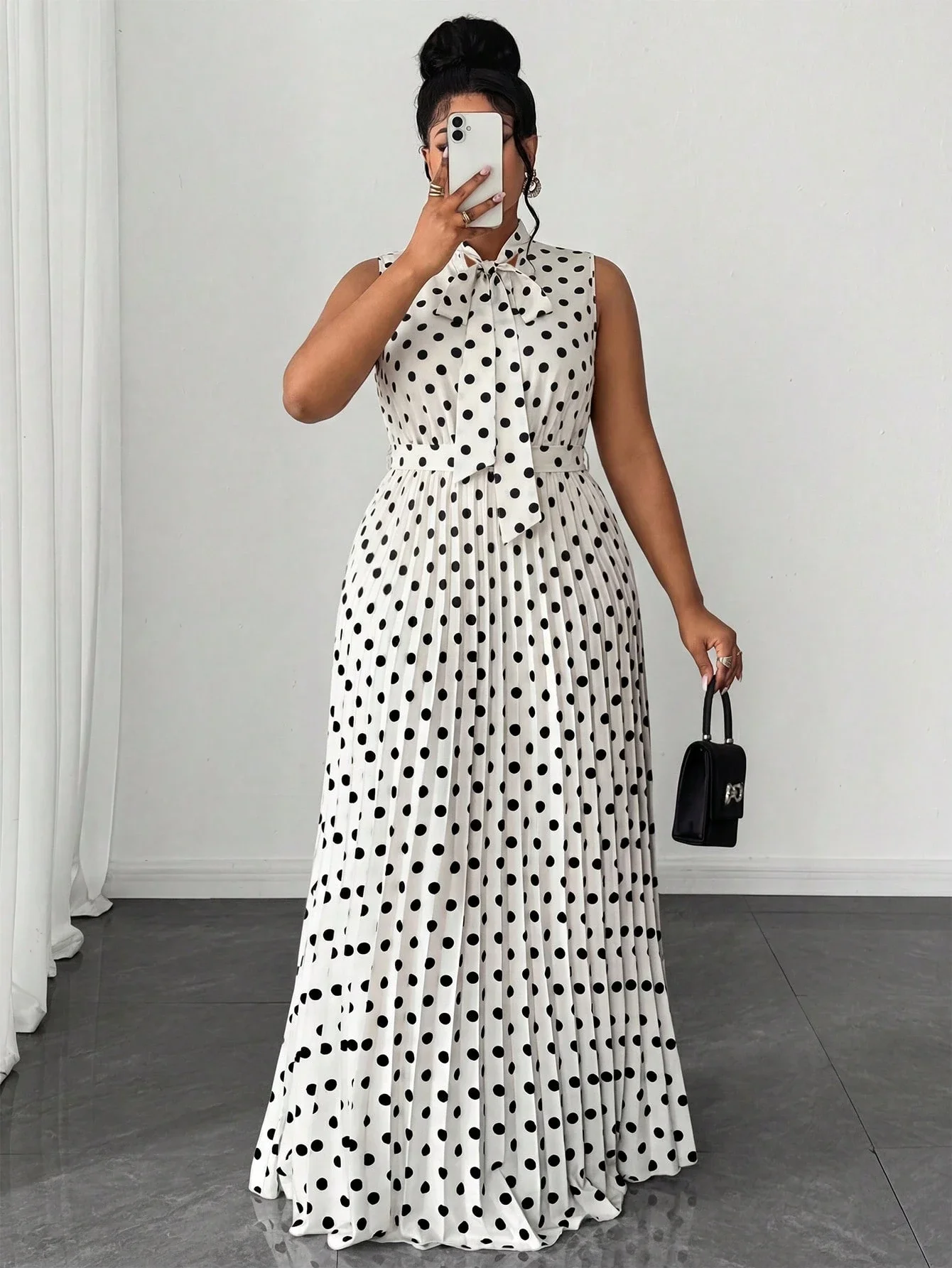 

Polka Dot Sleeveless Pleated Long Dress With Bow Collar And Tie Waist