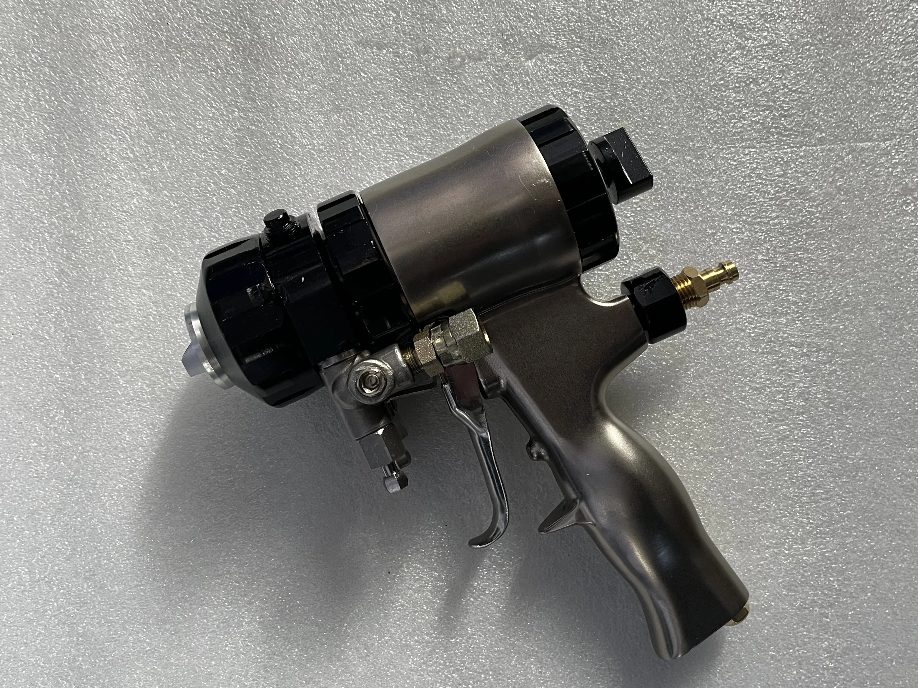 Pneumatic High Pressure Polyurea Polyurethane PU Fusion AP Spray for PU Foam 30Mpa Max Pressure 6.8L/min Cup Volume