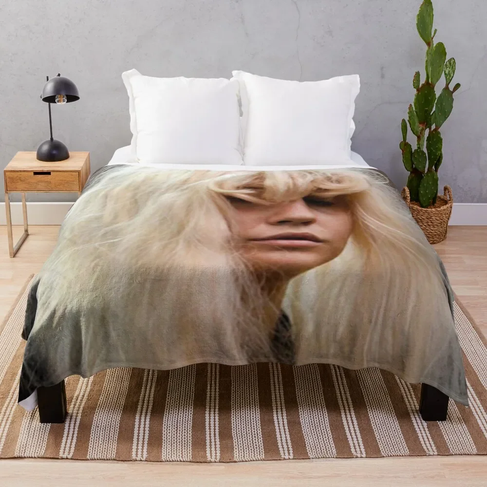 Amanda Bynes in Court Throw Blanket Decorative Sofas Sofa Quilt Blankets