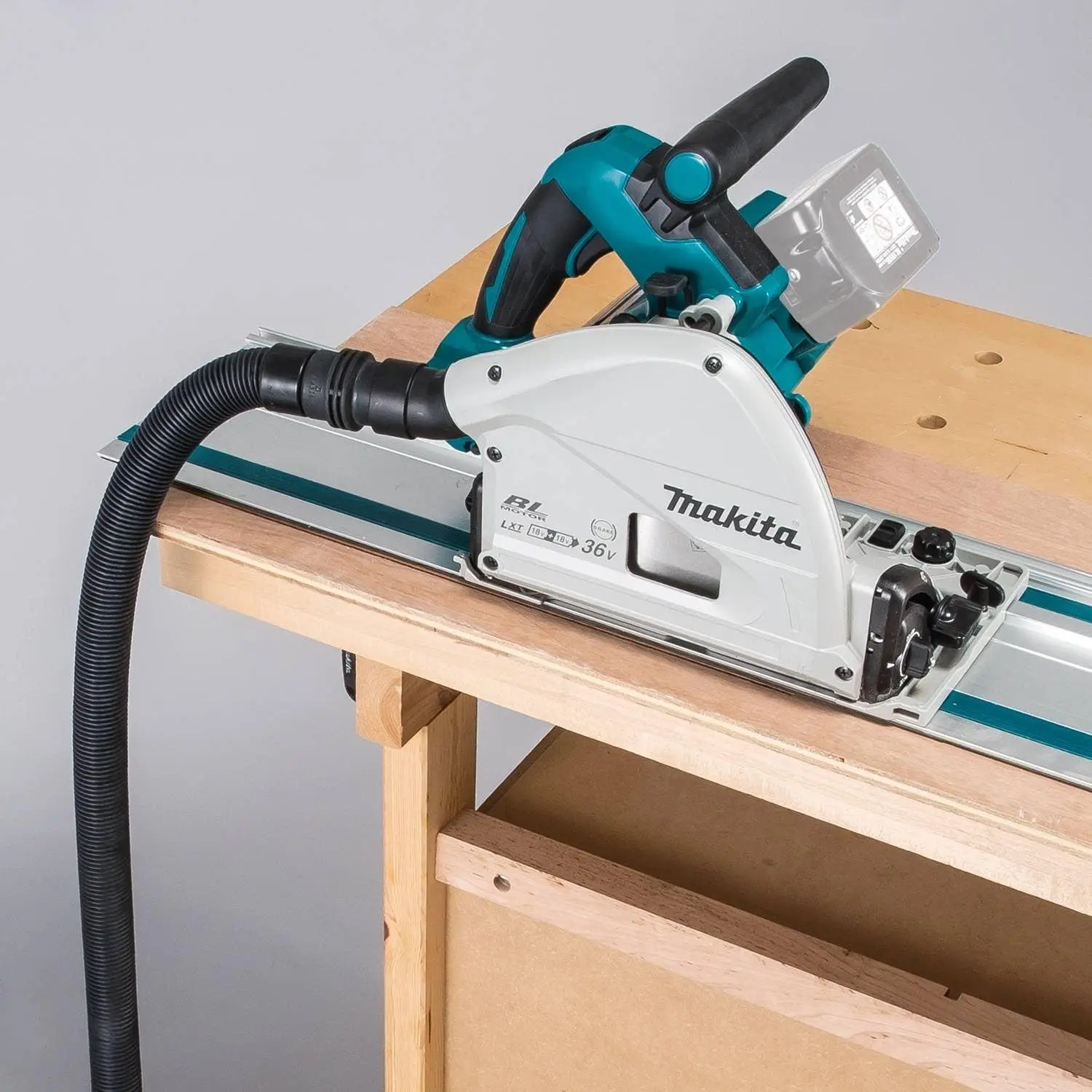 

Makita XPS02ZU 18V X2 LXT Lithium-Ion (36V) Brushless Cordless 6-1/2" Plunge Circular Saw, with AWS, Tool Only