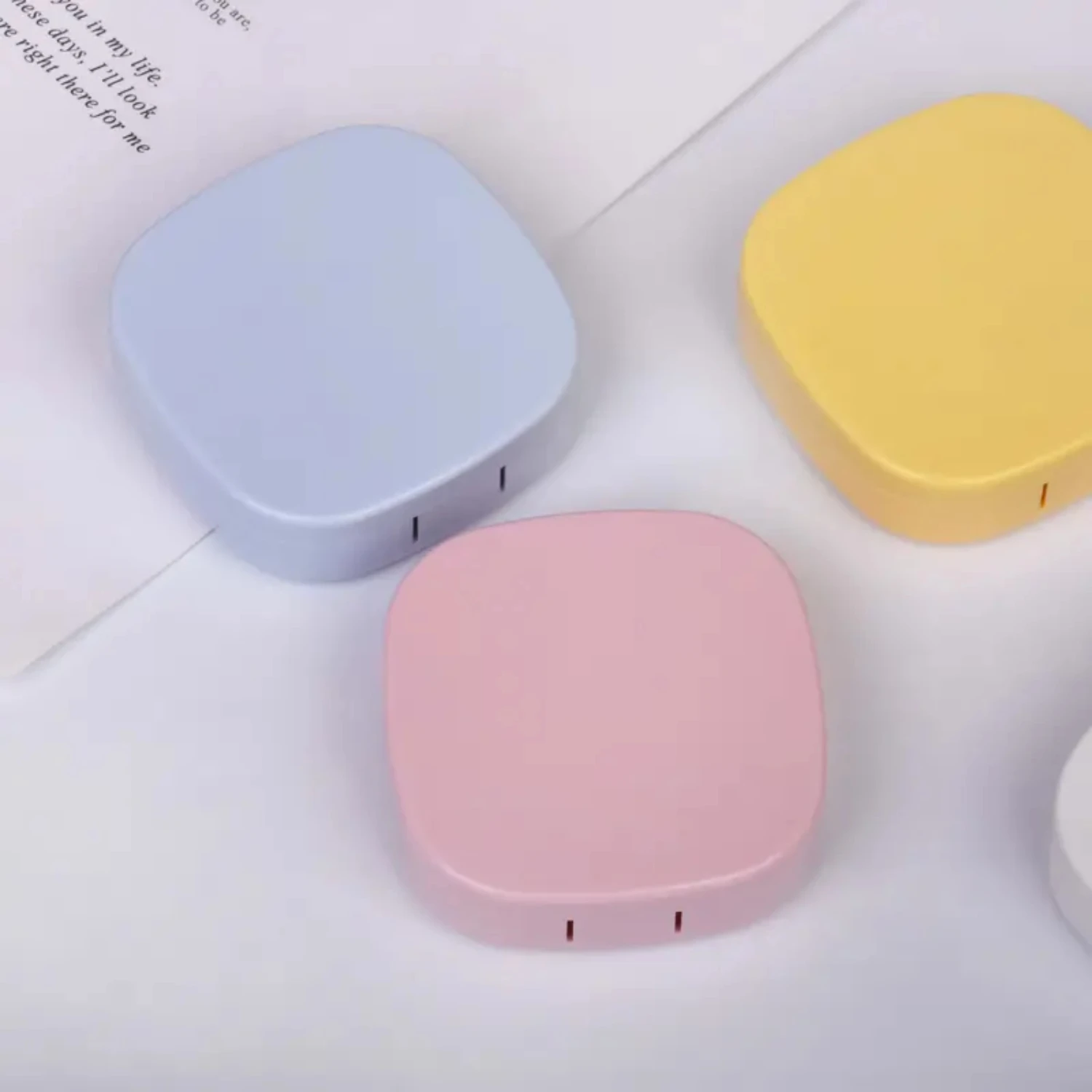 

Convenient, Portable, and Compact Macaron-colored Contact Lens Storage Box for Travel and Everyday Use with Built-in Mirror