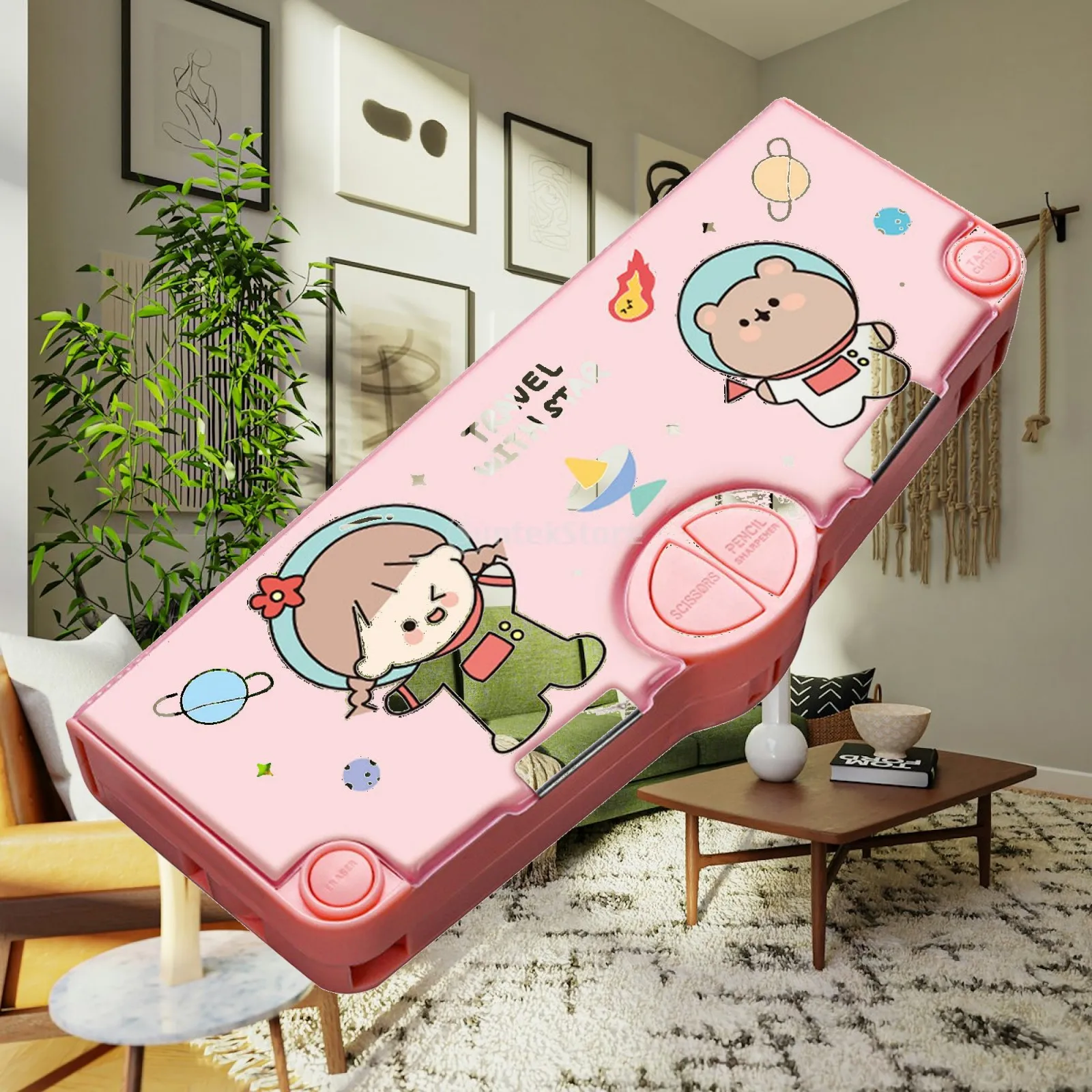 かわいいペンケース。学生へのプレゼントや学校用品として最適。中学校にも。