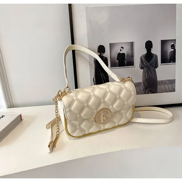 

2023 Новая маленькая квадратная сумка в корейском стиле с ромбом — модная текстура, темперамент, деталь-цепочка, плечо/подмышка/кросболо