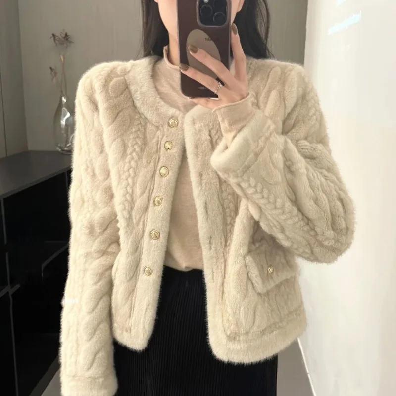 2025 Women's Winter Short Mink Fur Coat One-piece Furry Small Fragrance Style Patchwork Furry Top