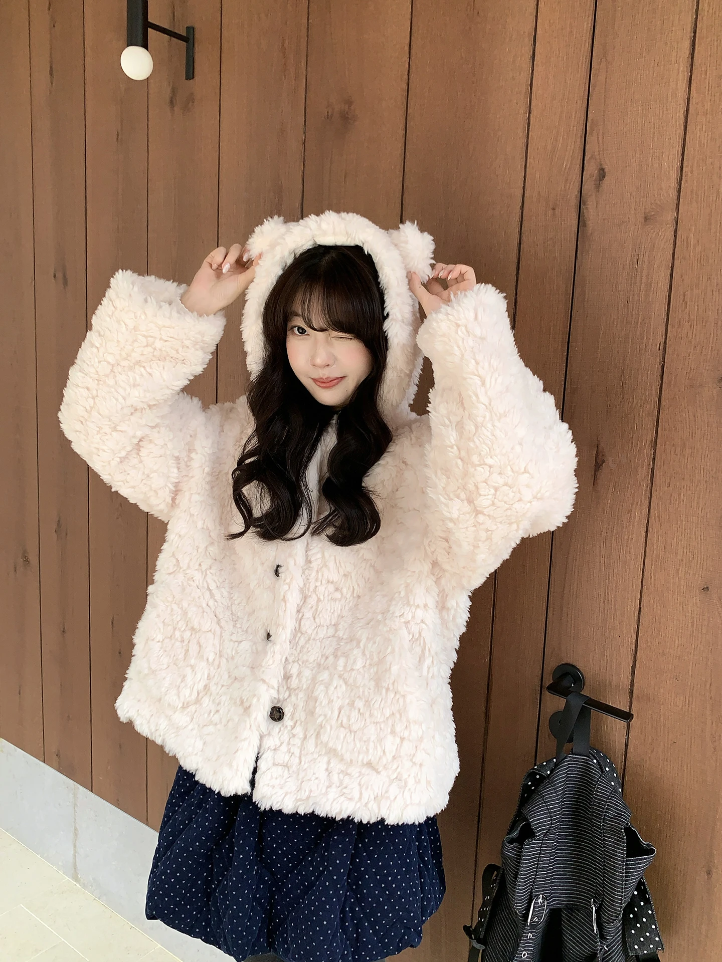 

Holli Korean Sle Sweet Cute Bear Ear Hooded Lamb Fur Jaet Women Winter Cotton Coat Princ Fit Long Sve Single Button
