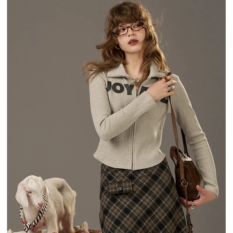 ELFSACK 2025 Autumn New Arrivals Y2K Casual Soft Letter Pattern Slimming Long Sleeves With Zipper Shirt For Woman