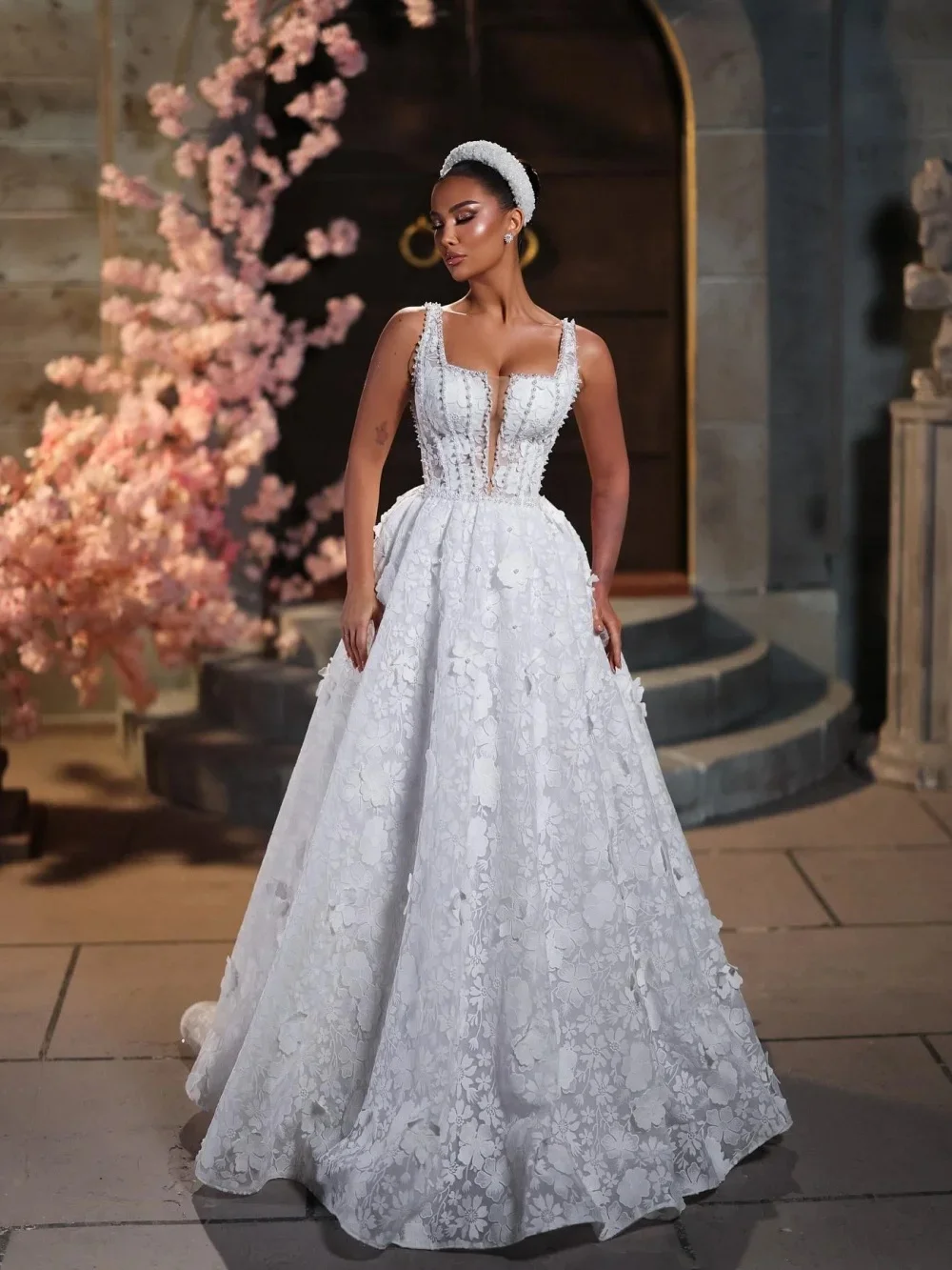 Gorgeous Wedding Dresses Pearls Appliques Bridal Gowns A Line Princess Sleeveless Sweep Train Customized Vestidos De Novia