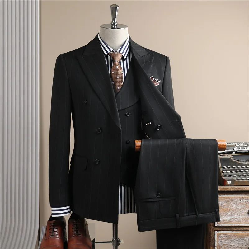 Immagine 5: Completo Uomo con Giacca a Collo Rovesciato, Gilet e Pantaloni a Gamba Dritta, Set Slim Fit a 3 Pezzi con Motivo a Righe